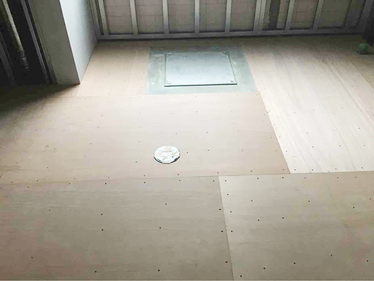 千葉県千葉市緑区　学校トイレ改修の置床工事　フリーフロアCP-F