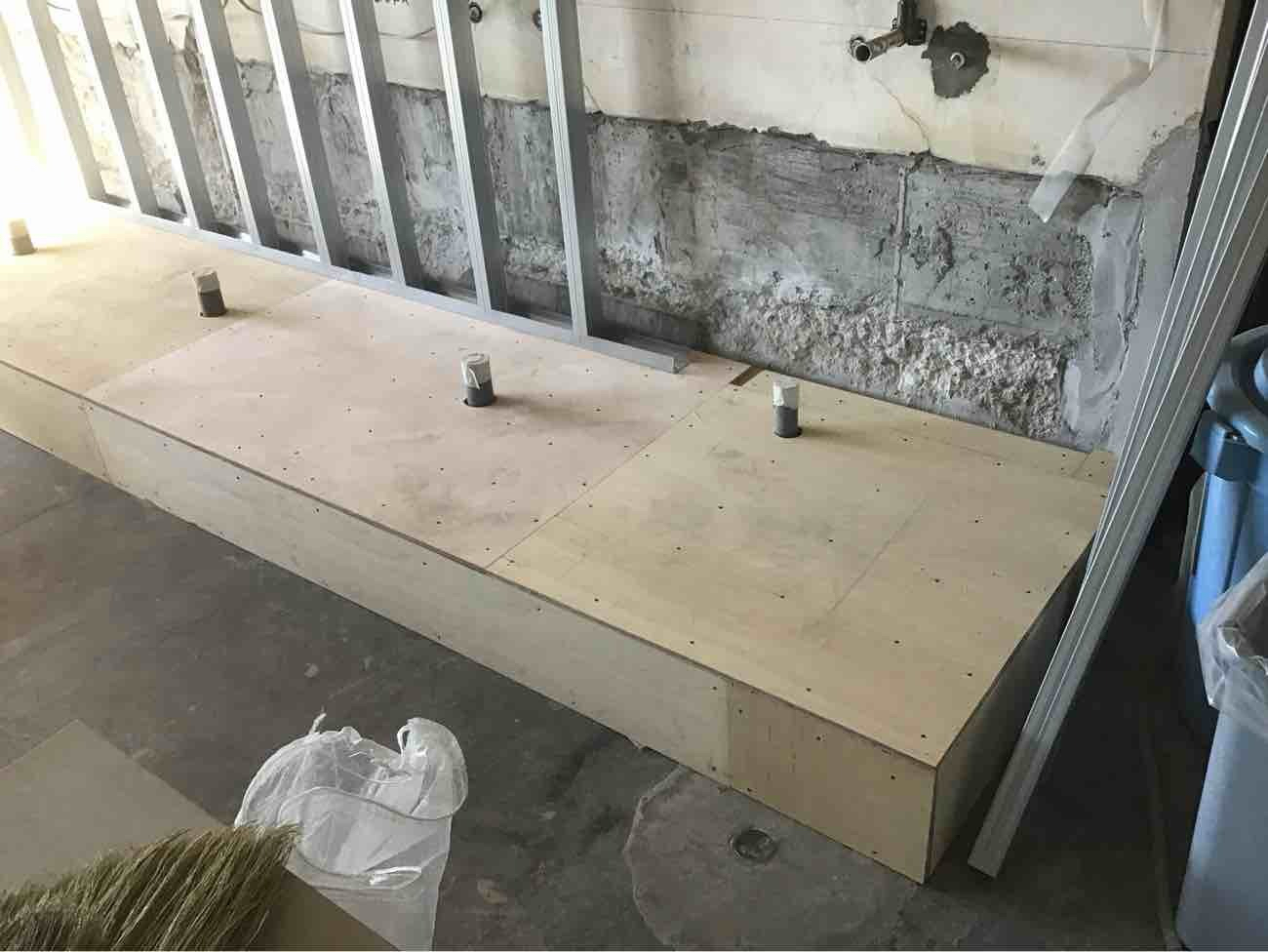 川崎市川崎区にて店舗の置床工事を行いました。パーチクルボード