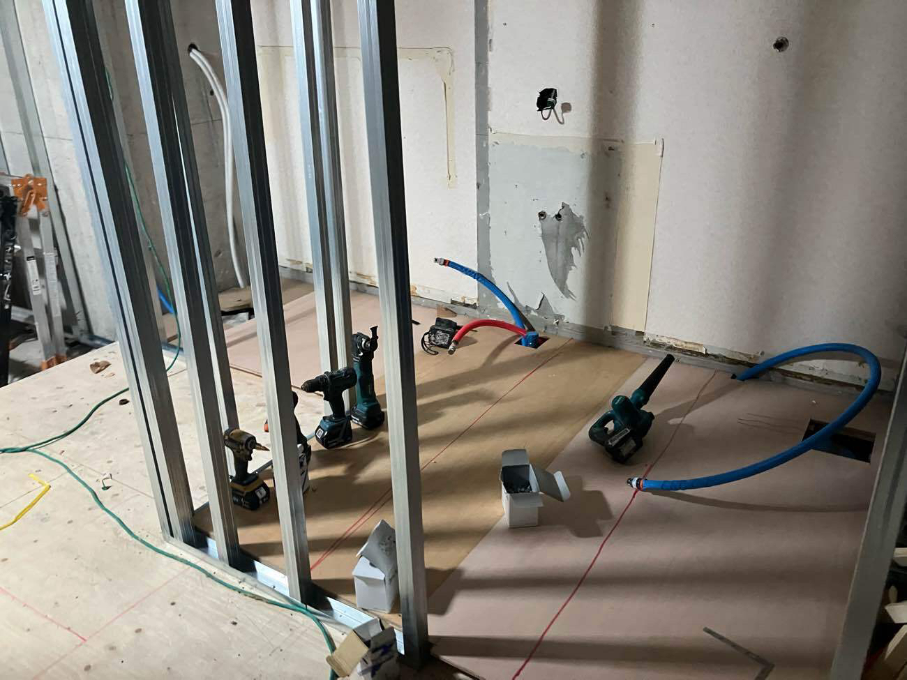 埼玉県蕨市にてマンション1日置床工事を行いました。乾式二重床