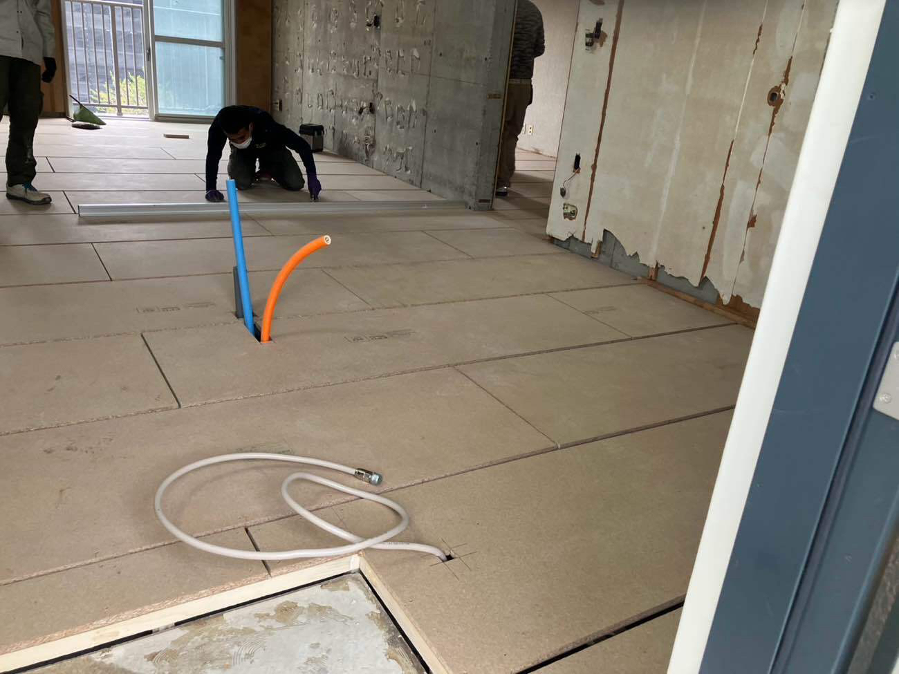 横浜市港南区にてマンションの置床工事を行いました。乾式二重床