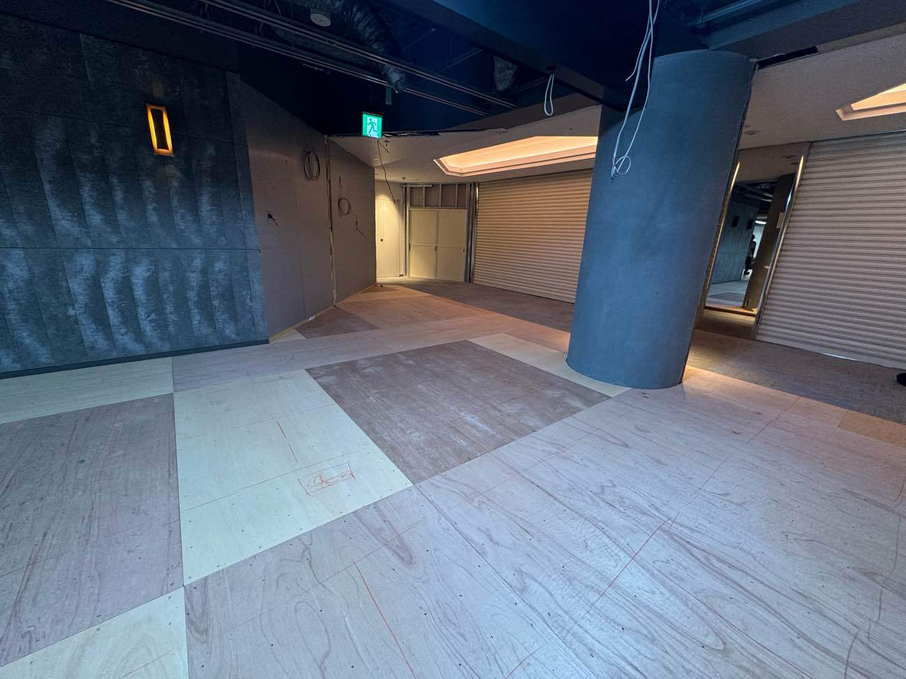 東京都渋谷区にてオフィスの置床工事を行いました。乾式二重床