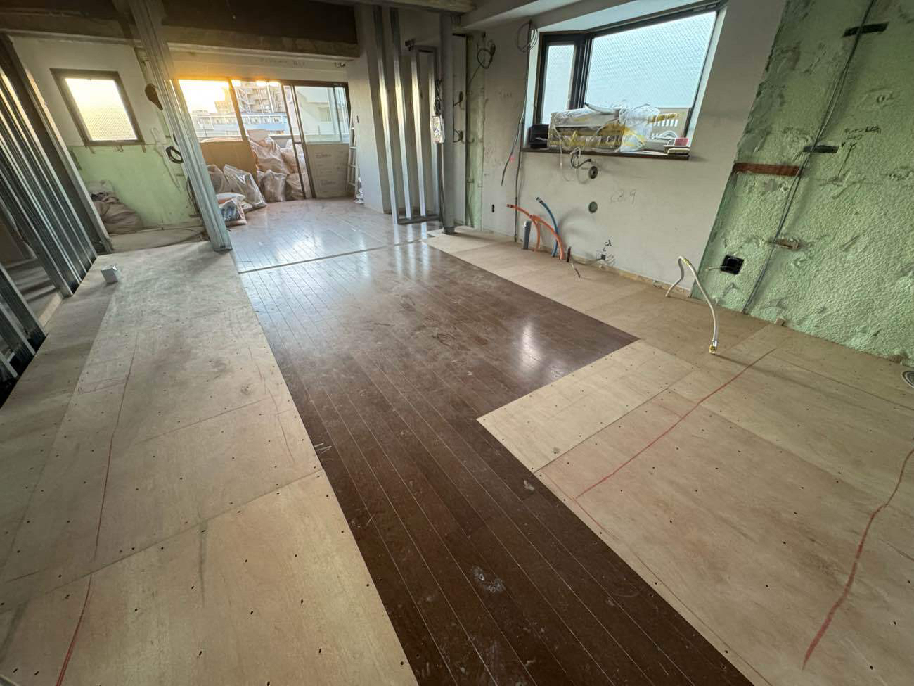 東京都三鷹市にてマンション置床工事を行いました。乾式二重床