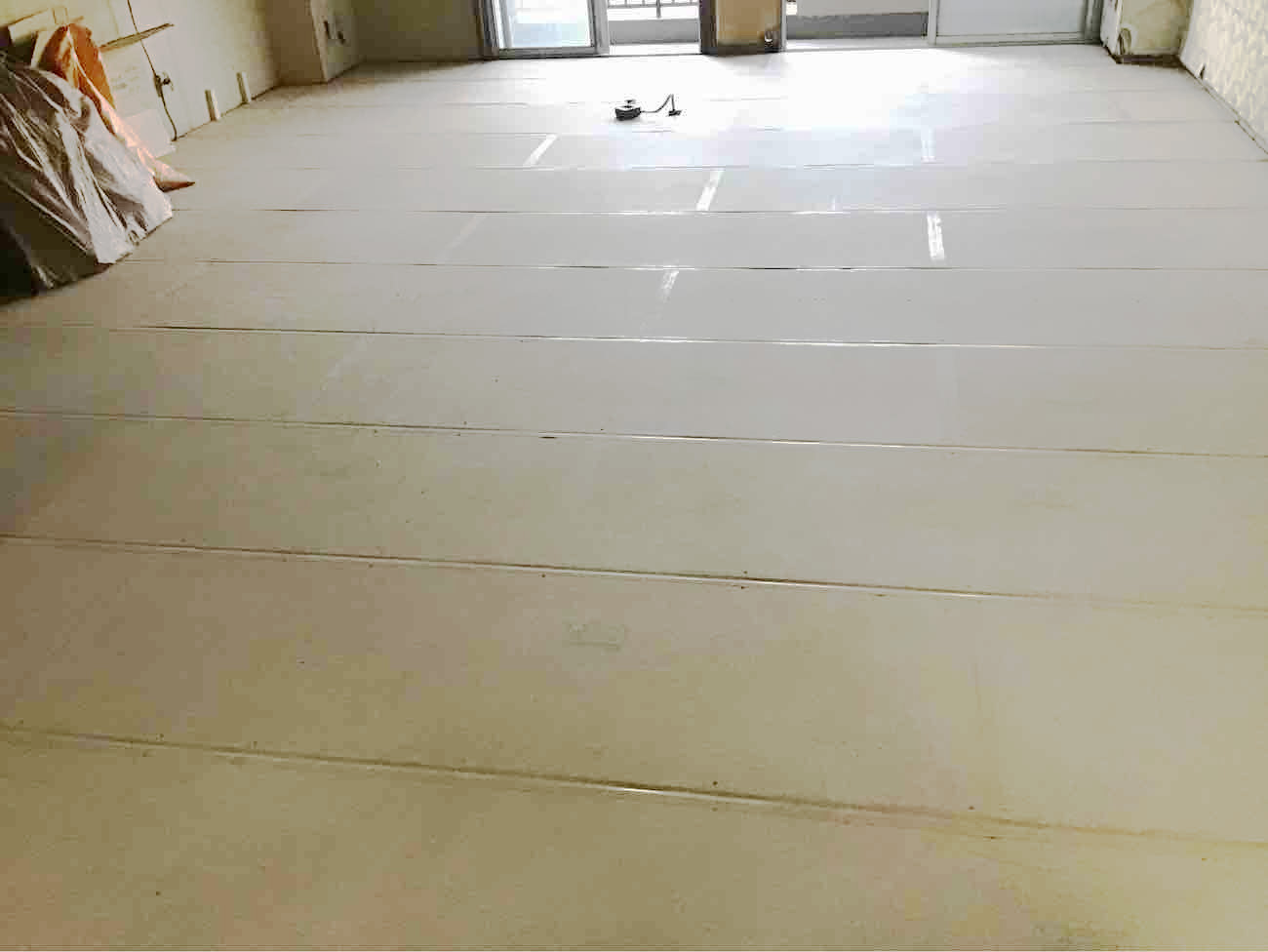 東京都八王子市にてマンション1日置床工事を行いました。乾式二重床