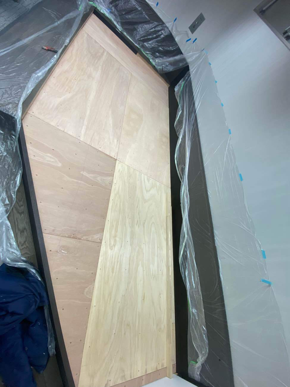 東京都港区にてオフィスの置床工事を行いました。乾式二重床