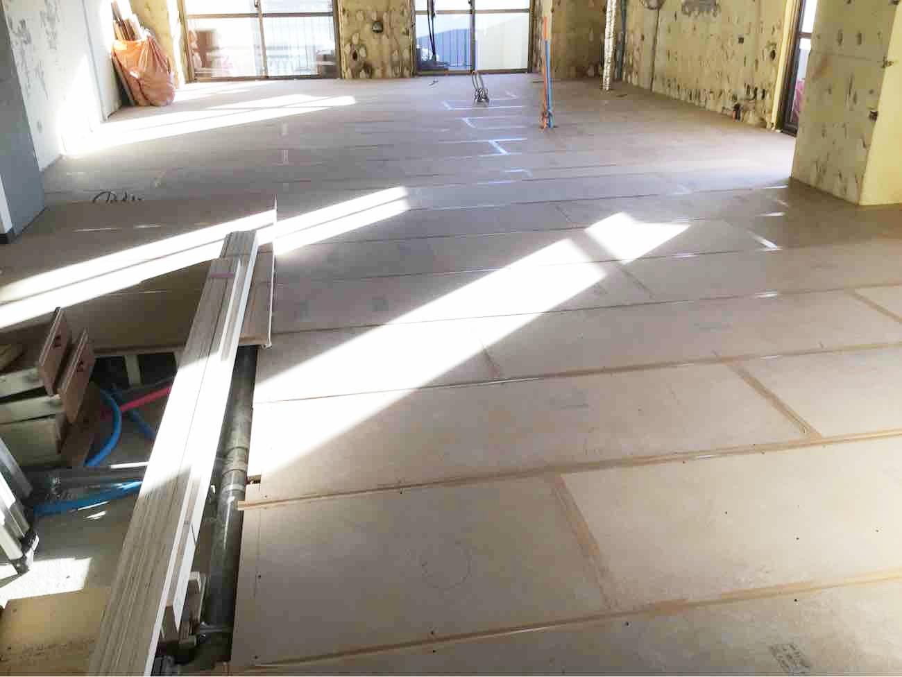 神奈川県相模原市中央区にてマンション置床工事を行いました。乾式二重床