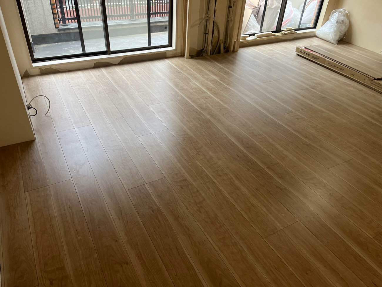 東京都千代田区にてマンション改装の置床工事を行いました。乾式二重床・フローリング