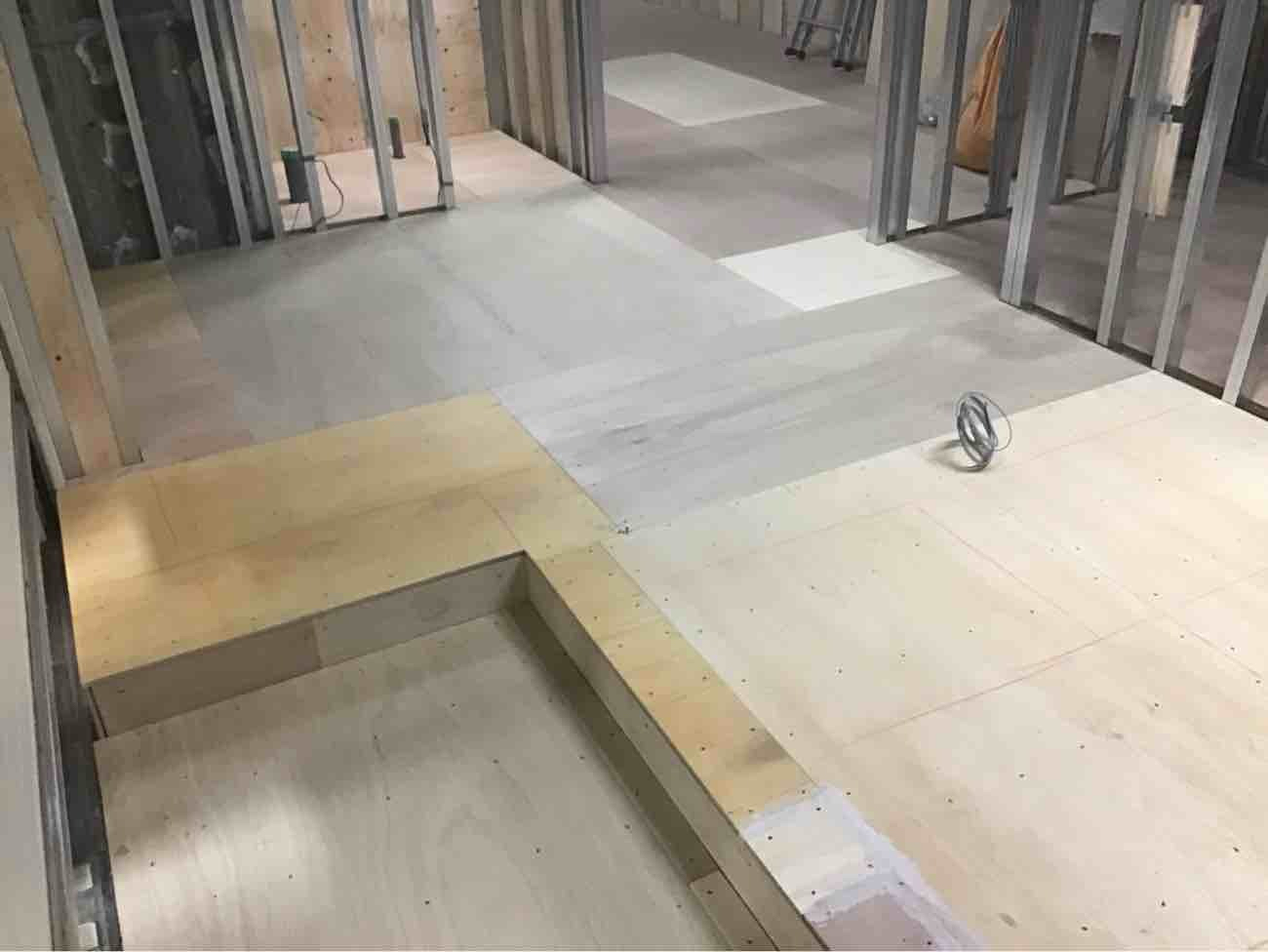 東京都府中市にて美容室の置床工事を行いました。乾式二重床