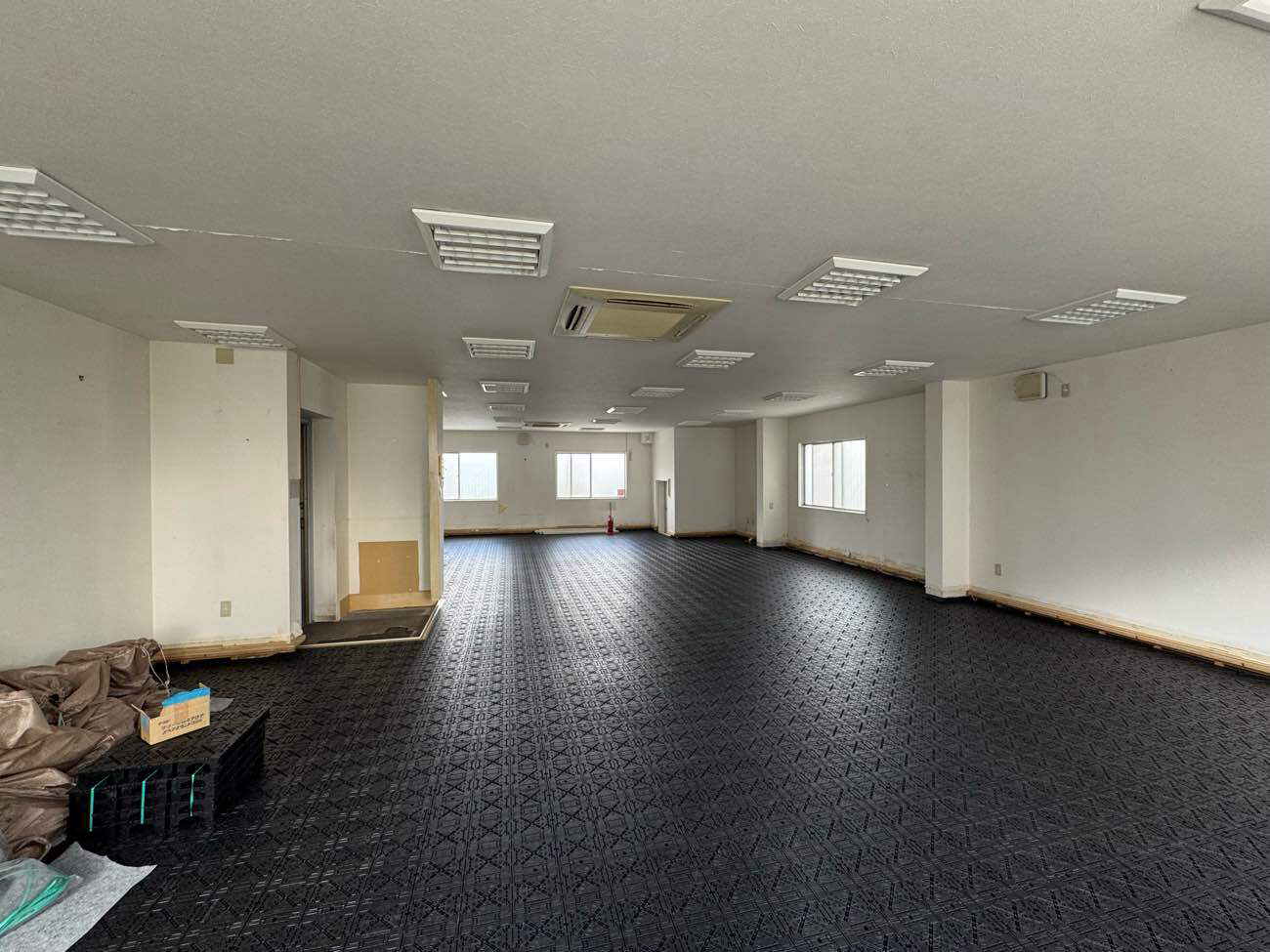 神奈川県平塚市にてオフィスのOAフロア工事を行いました。TN50