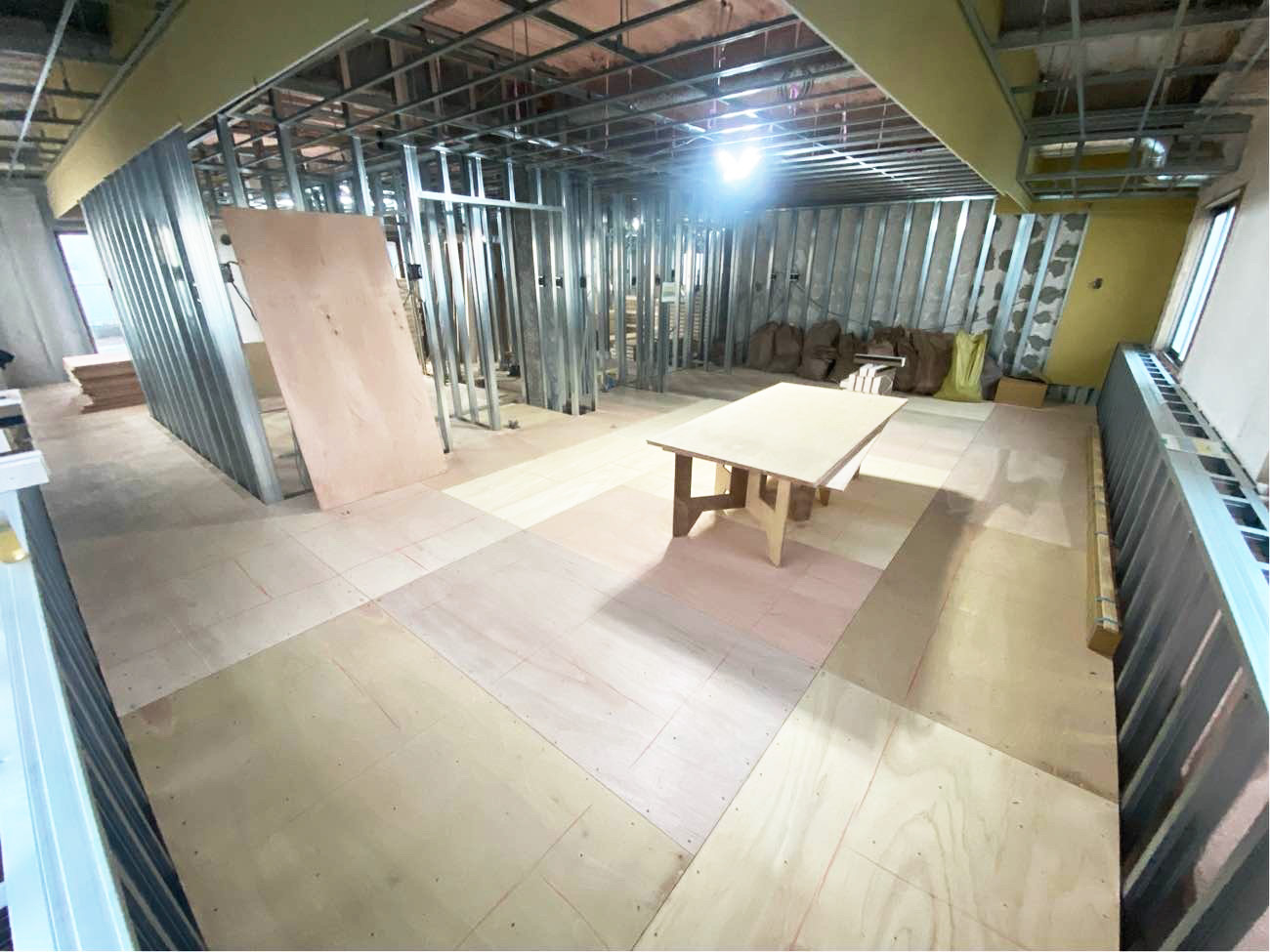 東京都世田谷区にて保育園新築に伴う置床工事を行いました。フリーフロアEP