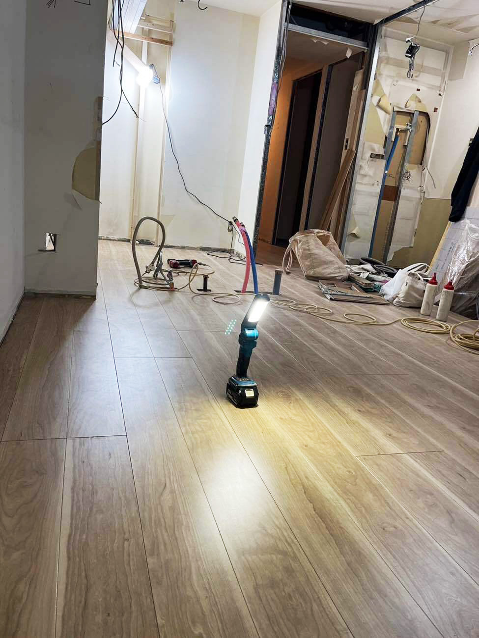 東京都大田区にてマンションのフローリング工事を行いました。１×６フロア