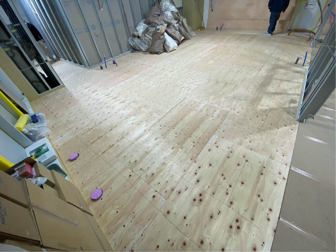 大阪府大阪市にて保育園の置床工事を行いました。乾式二重床