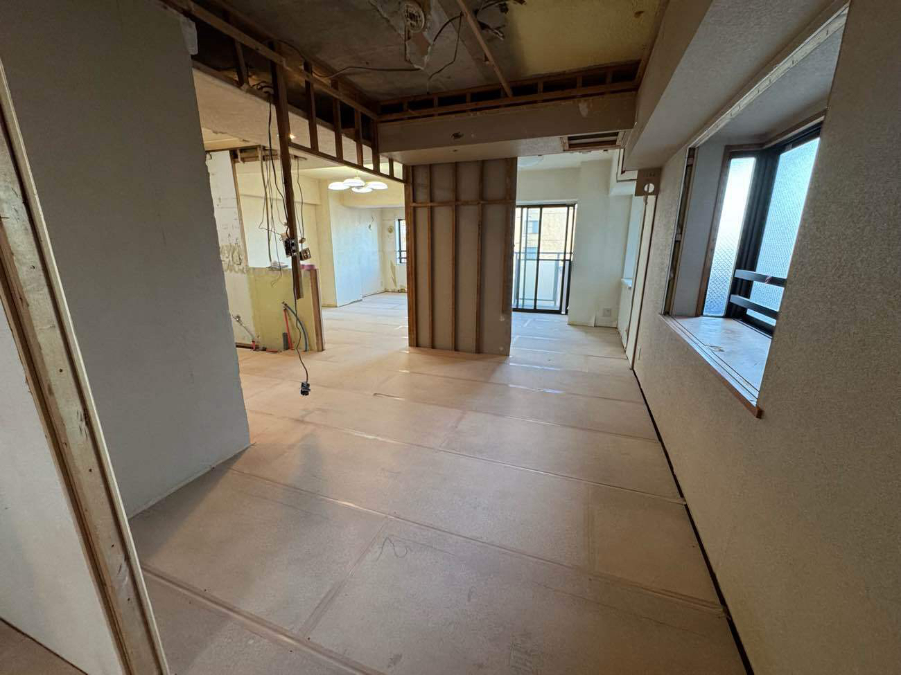 相模原市南区にてマンション1日置床工事を行いました。乾式二重床