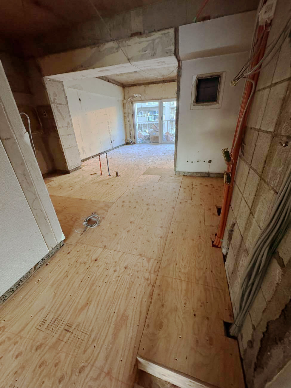 東京都港区にてマンション1日置床工事を行いました。フリーフロアCP