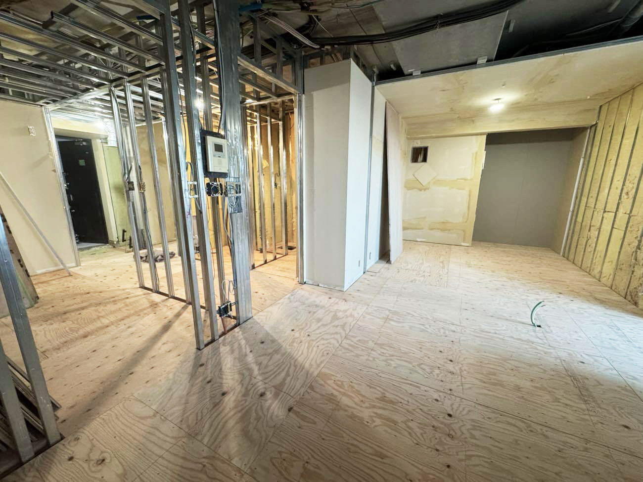 東京都中央区にてマンションの置床工事を行いました。乾式二重床