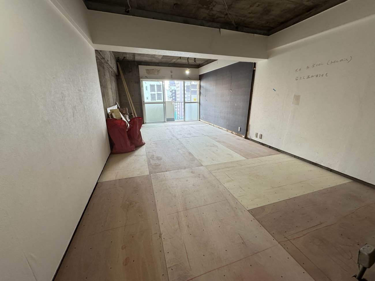 東京都豊島区にてマンション置床工事を行いました。乾式二重床