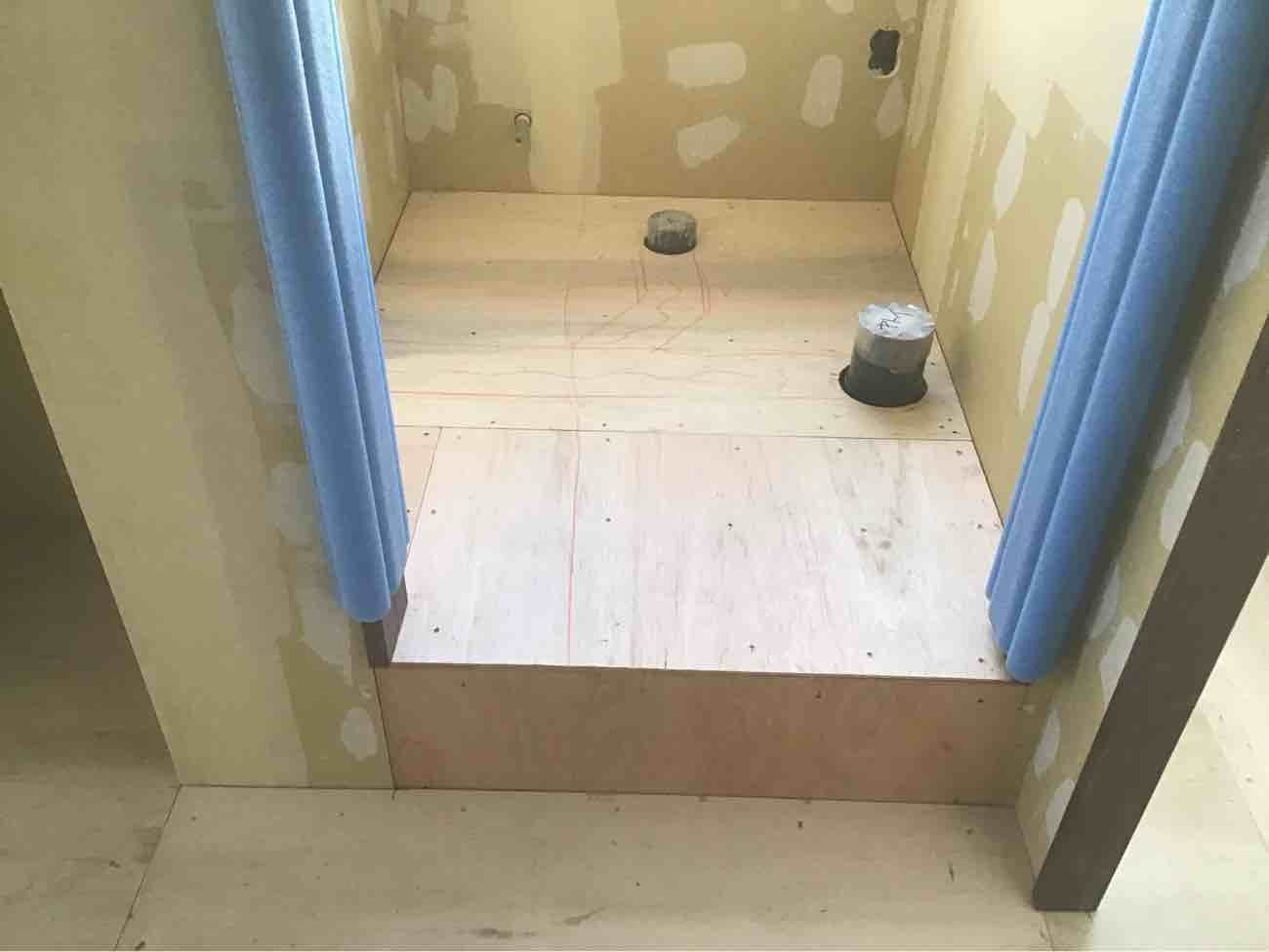 神奈川県大和市にてクリニックの置床工事を行いました。乾式二重床