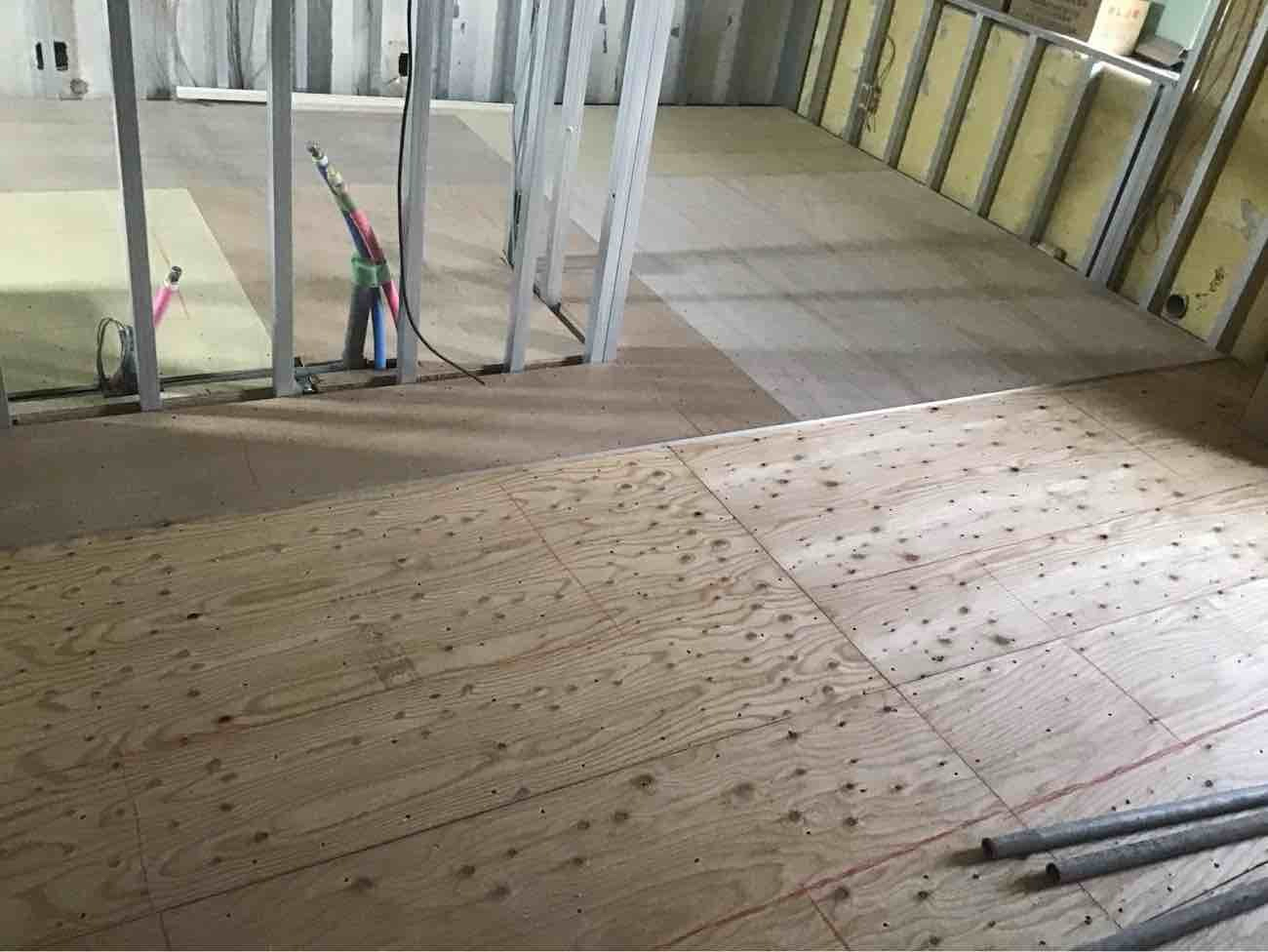 横浜市港南区でマンションの置床工事を行いました。乾式二重床