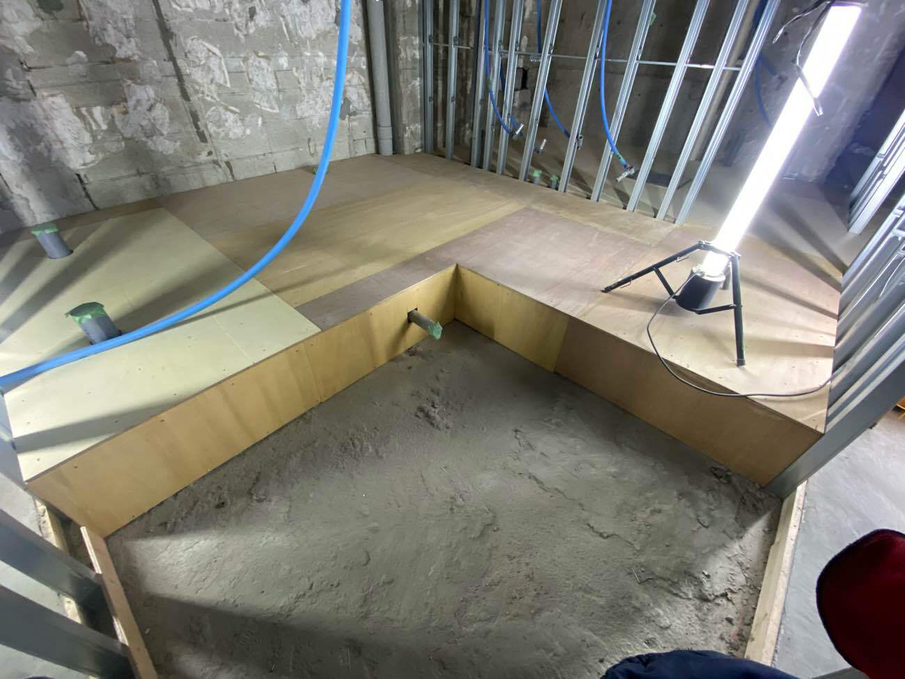 東京都新宿区にてビル改修の置床工事を行いました。フリーフロアCP