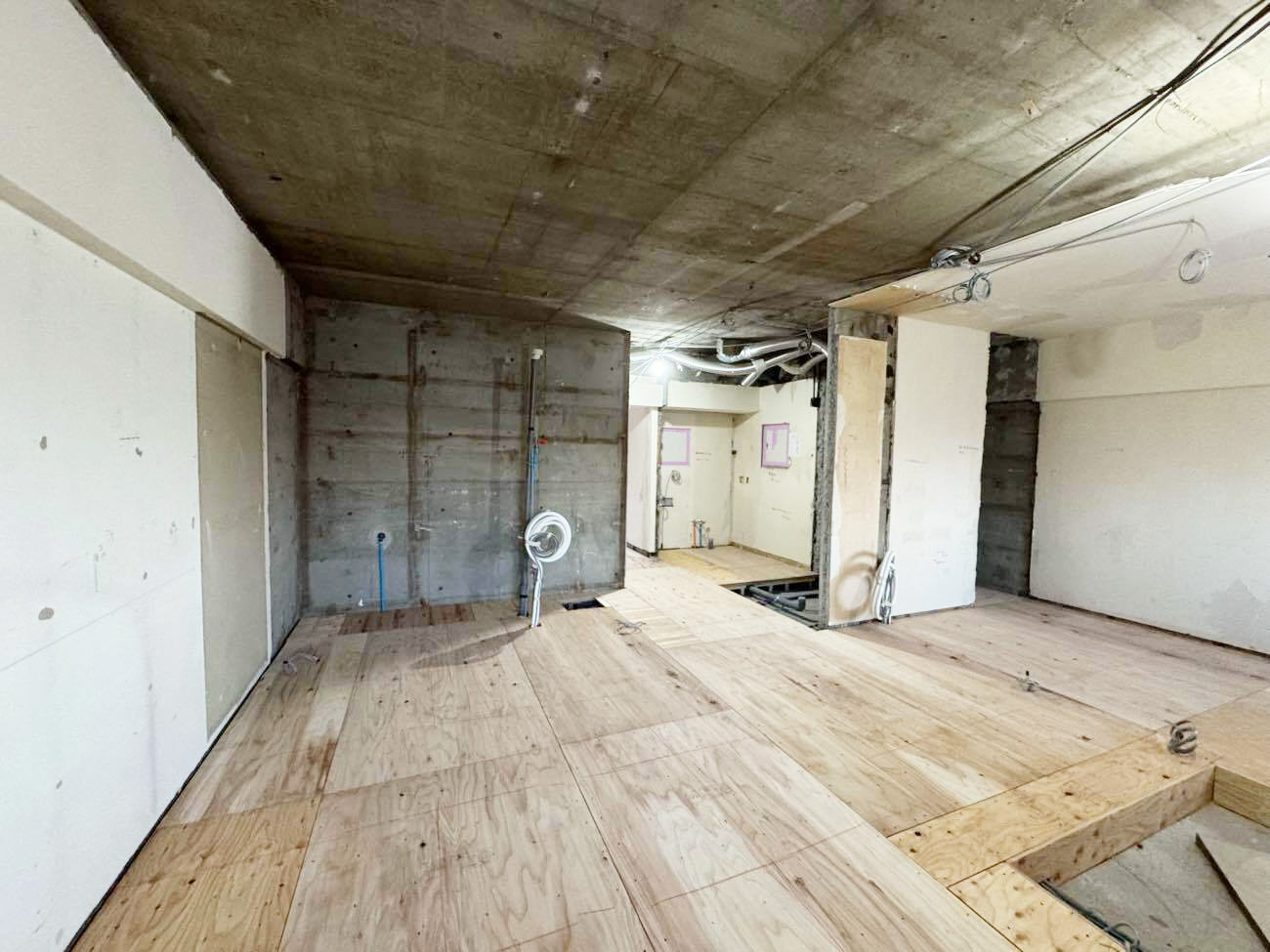 東京都渋谷区にてマンション置床工事を行いました。フリーフロアCP