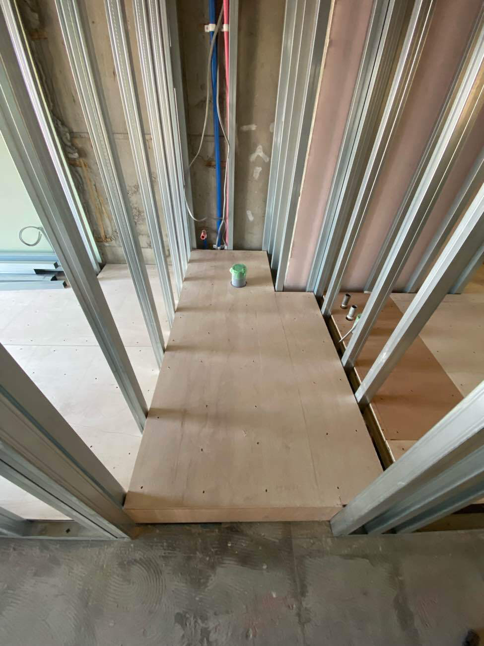 東京都世田谷区にてマンション置床工事を行いました。乾式二重床