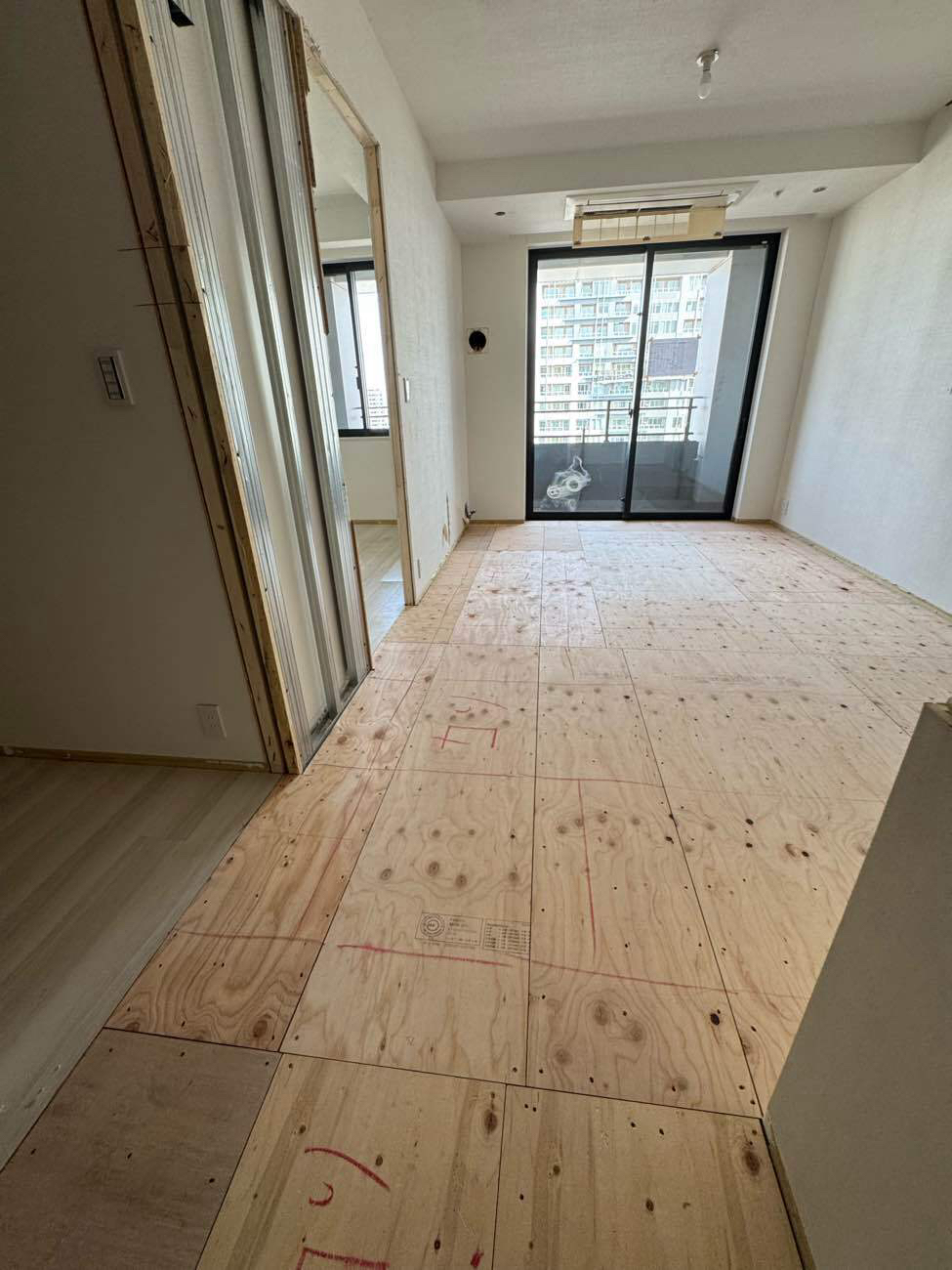 東京都中央区にてマンション改修置床工事を行いました。乾式二重床　グラスウール