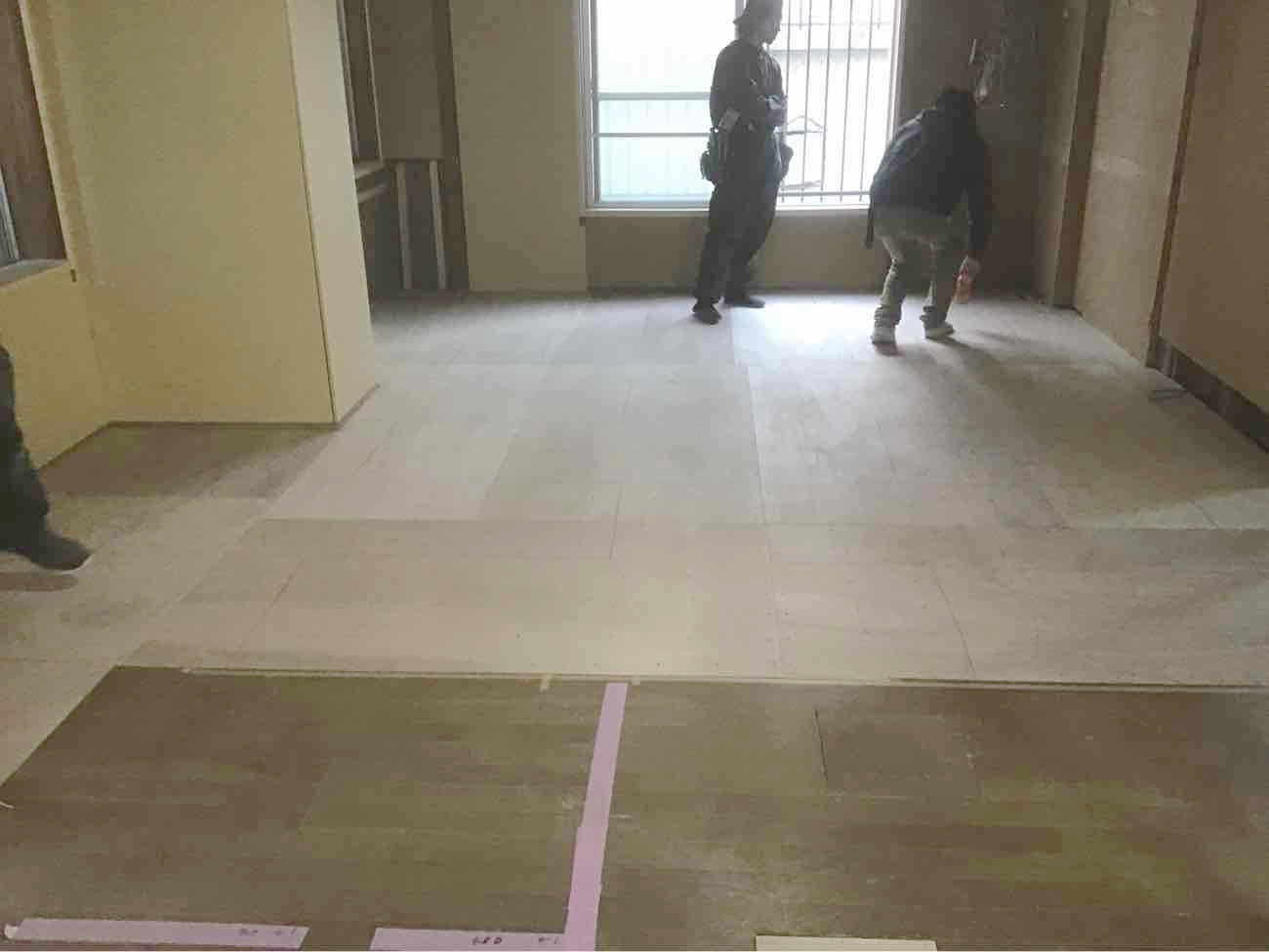 東京都新宿区にてビルの置床工事を行いました。超低床プラ束 乾式二重床