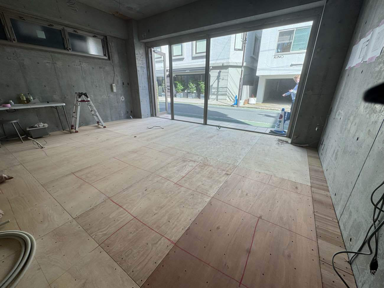 東京都渋谷区にて店舗の置床工事を行いました。乾式二重床