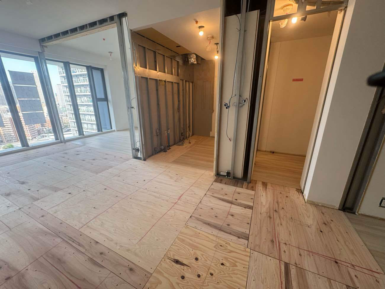 東京都中央区にてマンション1日置床工事を行いました。フリーフロアCP