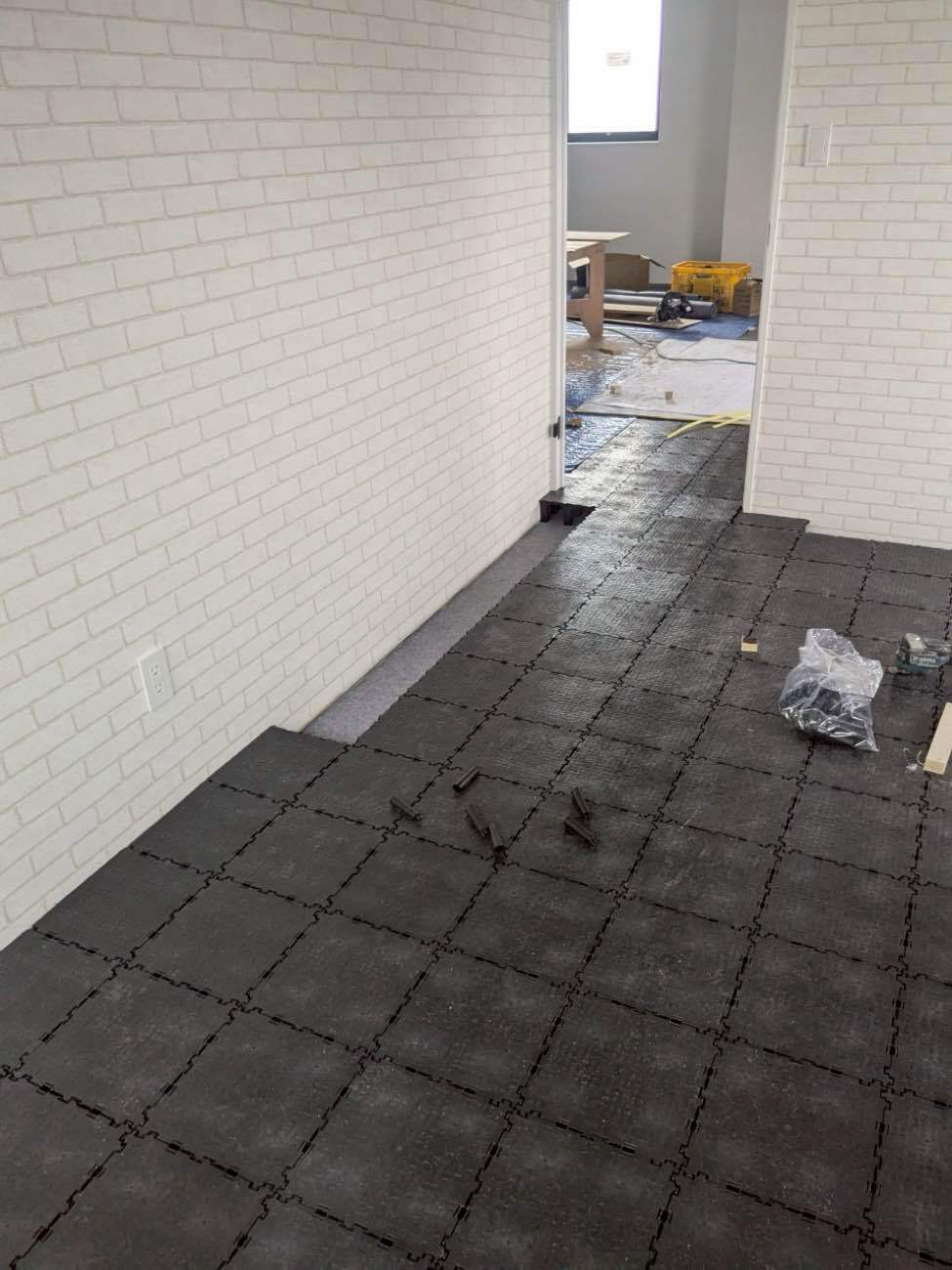 東京都足立区にてオフィスの新築工事で置敷OA工事を行いました。H95SP