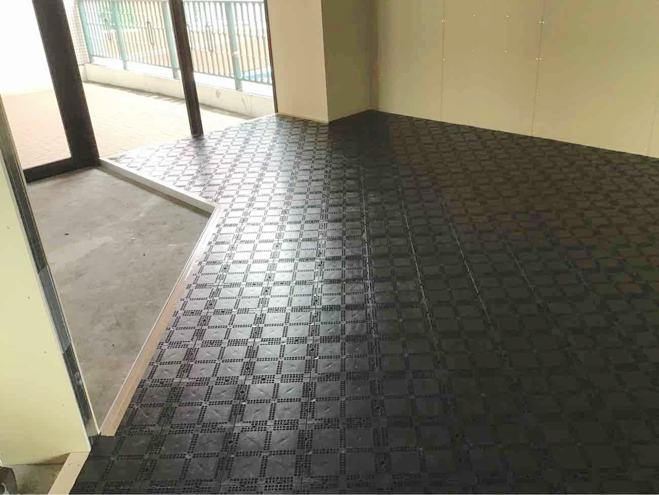 千葉県印西市にて店舗のOAフロア工事を行いました。ステップライン