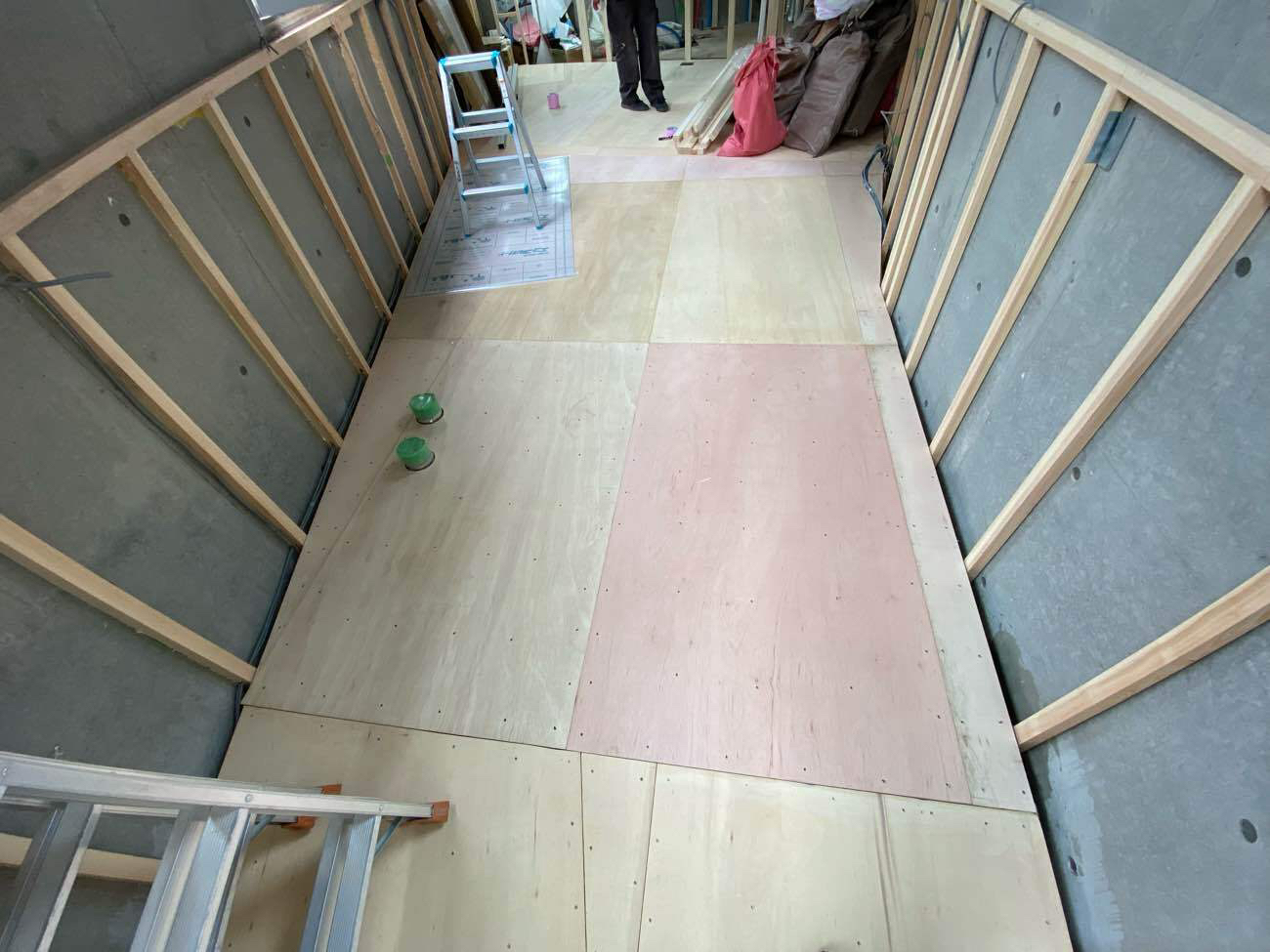 東京都渋谷区にて戸建住宅置床工事を行いました。乾式二重床