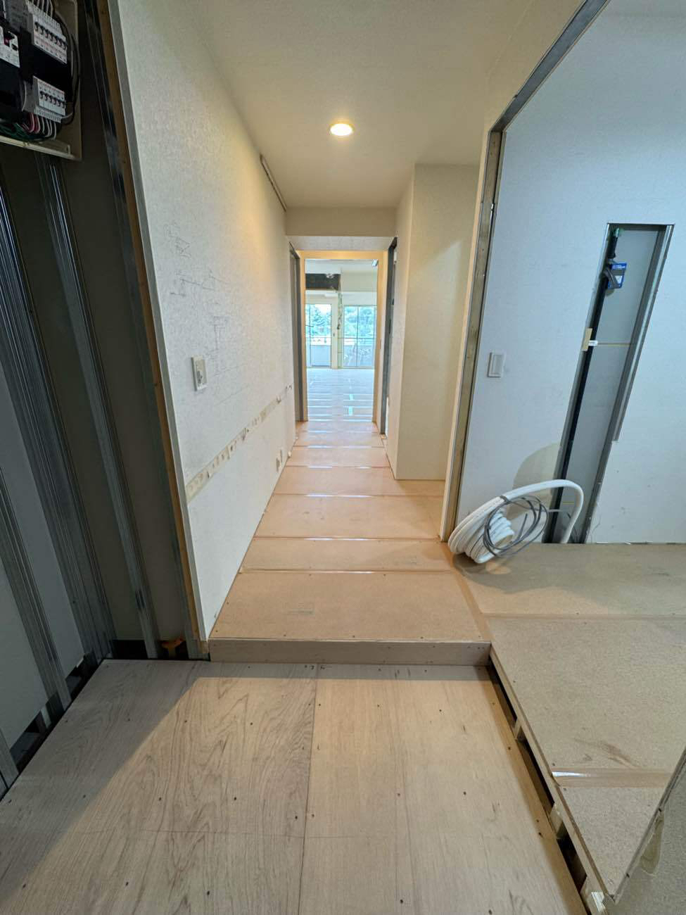 横浜市栄区にてマンション置床工事を行いました。乾式二重床