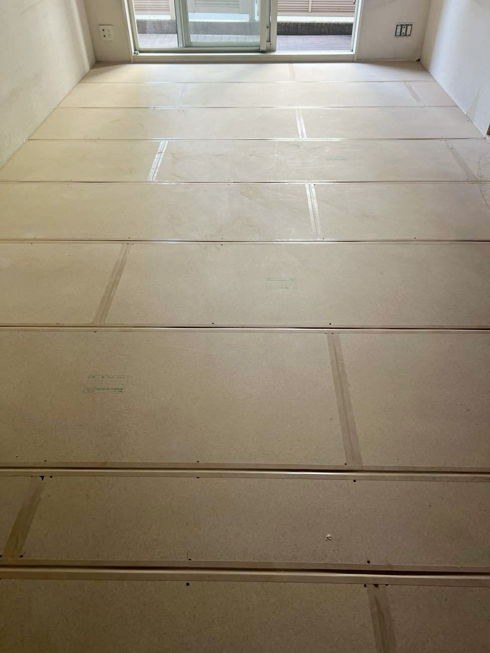 横浜市港北区にてマンション置床工事を行いました。乾式二重床