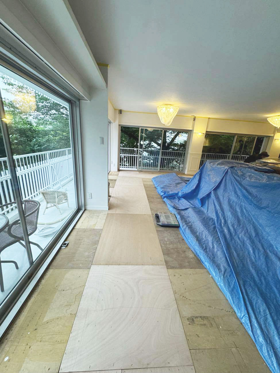 東京都港区にてマンション置床工事を行いました。乾式二重床