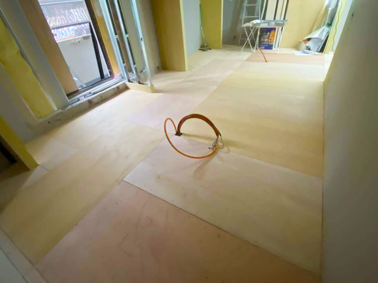 東京都港区にてマンション置床工事を行いました。乾式二重床