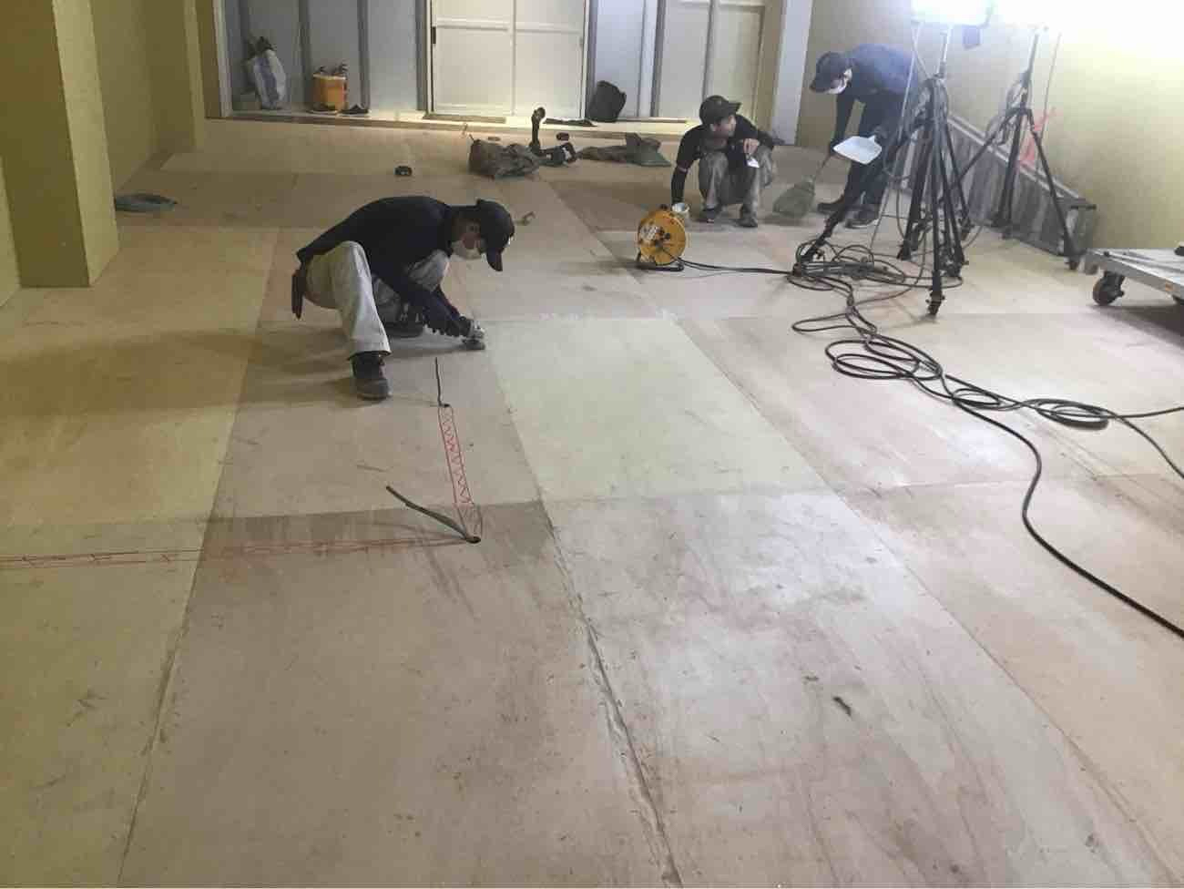 埼玉県富士見市にて夜間施工の店舗置床工事を行いました。乾式二重床