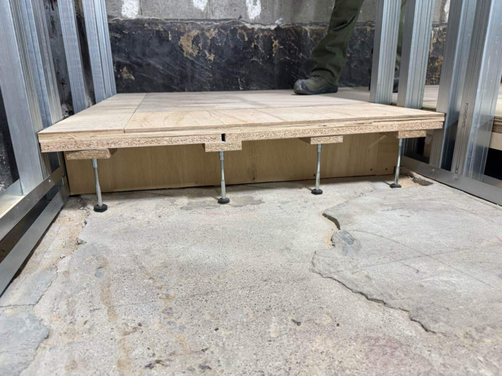 東京都中央区にて店舗の置床工事を行いました。乾式二重床