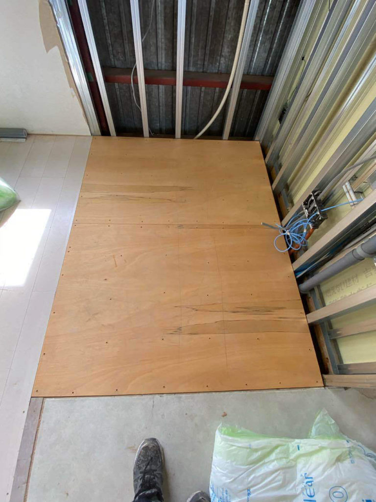 横浜市戸塚区にてオフィス改修の置床工事を行いました。乾式二重床