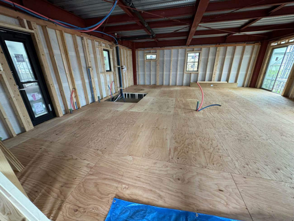 山梨県上野原市にて戸建住宅の置床工事を行いました。乾式二重床