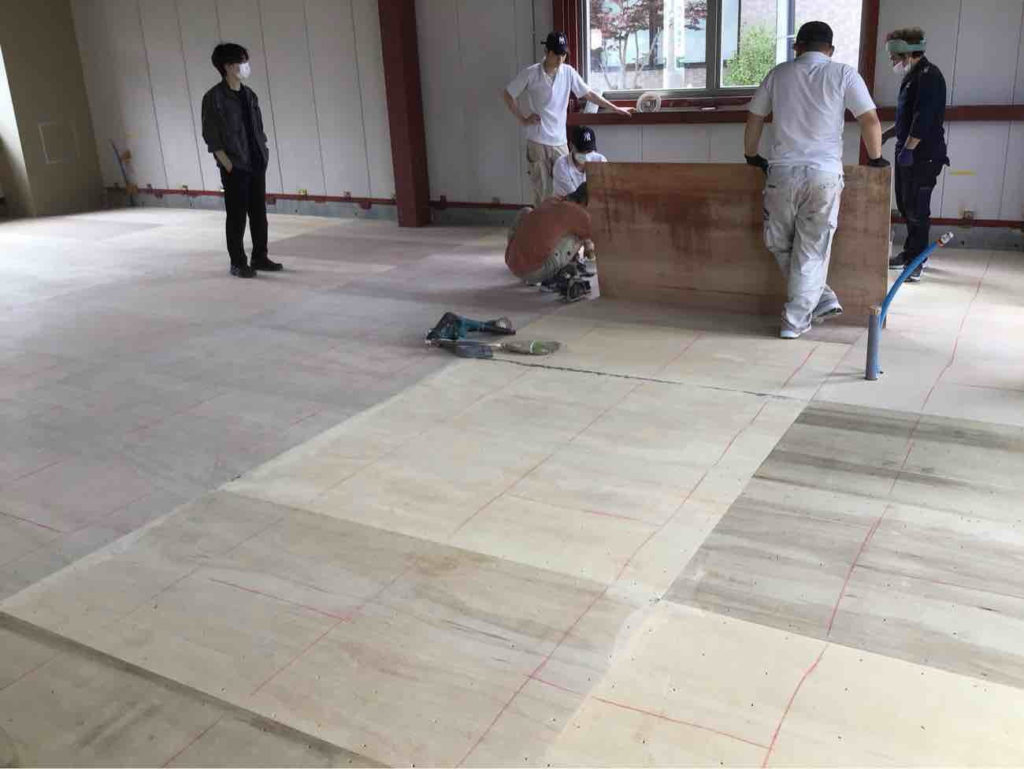 千葉県千葉市にて薬局の置床工事を行いました。乾式二重床