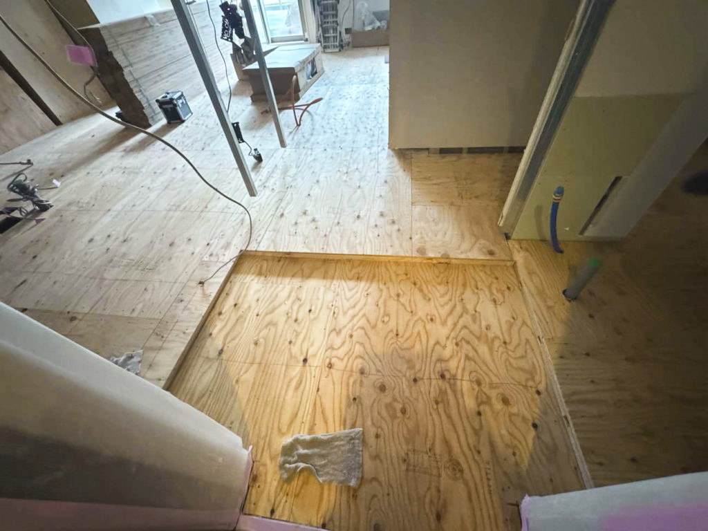 東京都港区にてマンション1日置床工事を行いました。乾式二重床