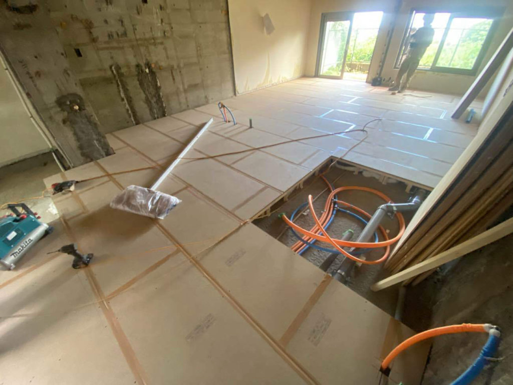 横浜市中区にてマンション置床工事を行いました。乾式二重床