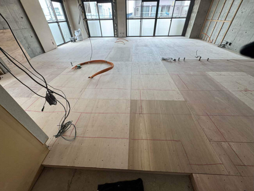 横浜市瀬谷区にてマンション1日置床工事を行いました。乾式二重床