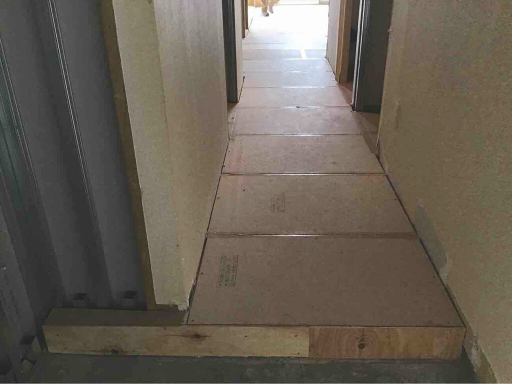 神奈川県相模原区中央区にてマンション1日置床工事を行いました。乾式二重床