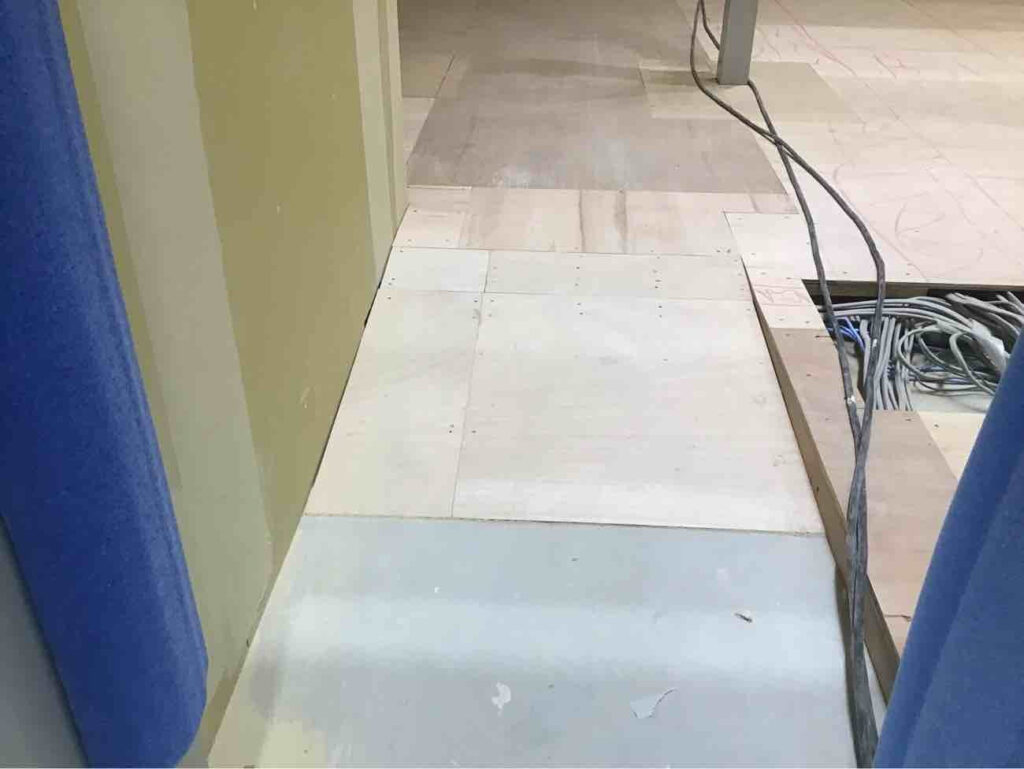 神奈川県小田原市にて店舗夜間工事を行いました。乾式二重床