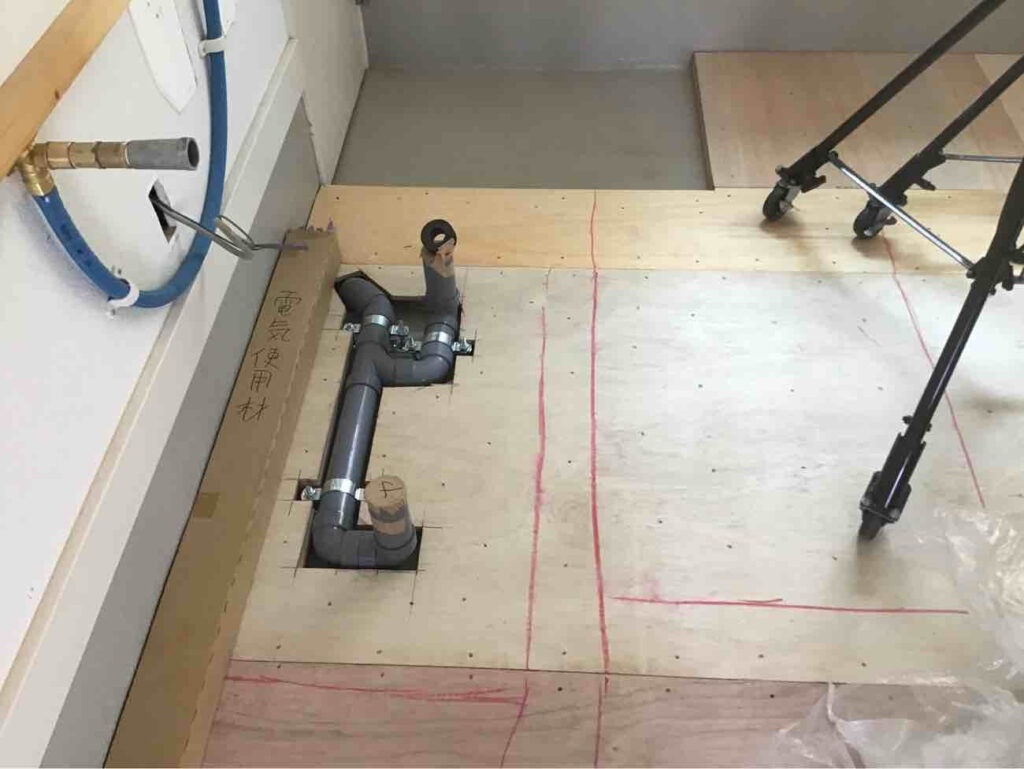 神奈川県藤沢市にてオフィスの1日置床工事を行いました。乾式二重床
