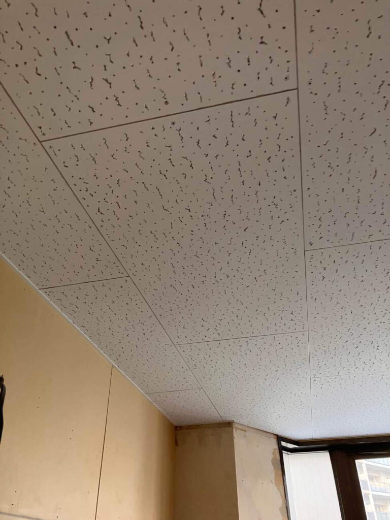 神奈川県相模原市中央区にてマンションの天井・壁工事を行いました。