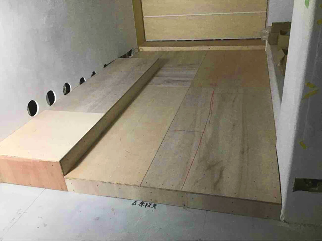 東京都目黒区にて店舗の置床工事を行いました。夜間工事 乾式二重床