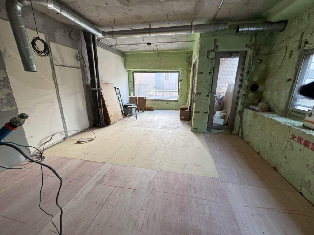 東京都渋谷区にてマンション置床工事を行いました。乾式二重床