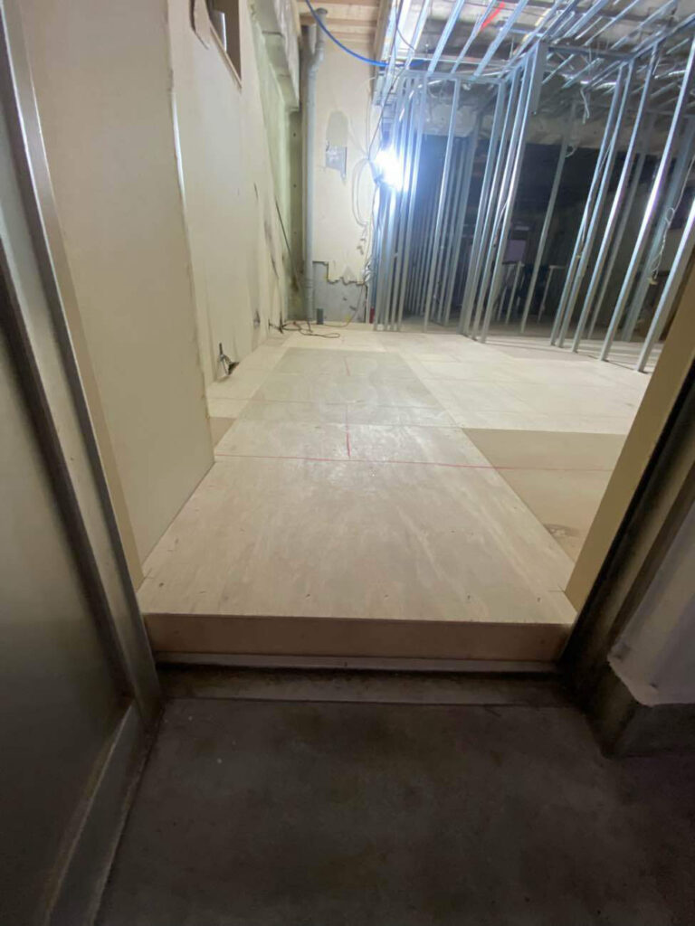 東京都葛飾区にてホテル改修における置床工事を行いました。乾式二重床